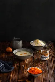 Wytrawne mufinki marchewkowe z mini mozzarellą i zielonym groszkiem