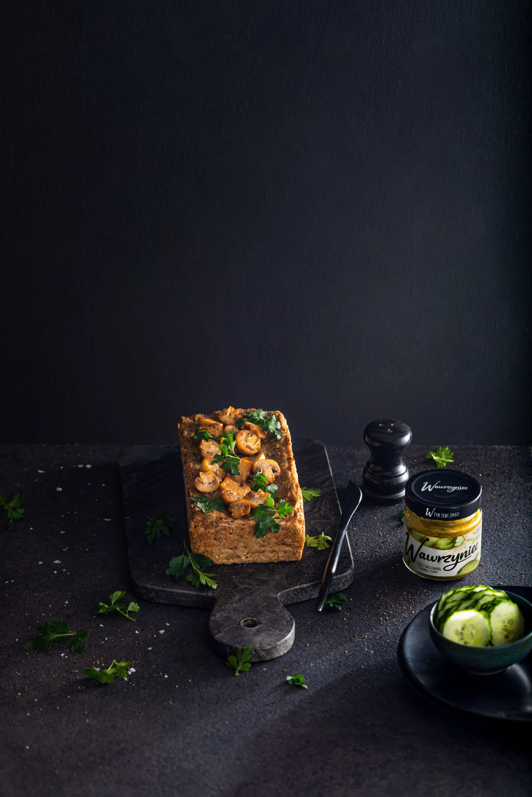 Pieczony pasztet z kaszy z pastą Wawrzyniec z grillowaną cukinią z curry