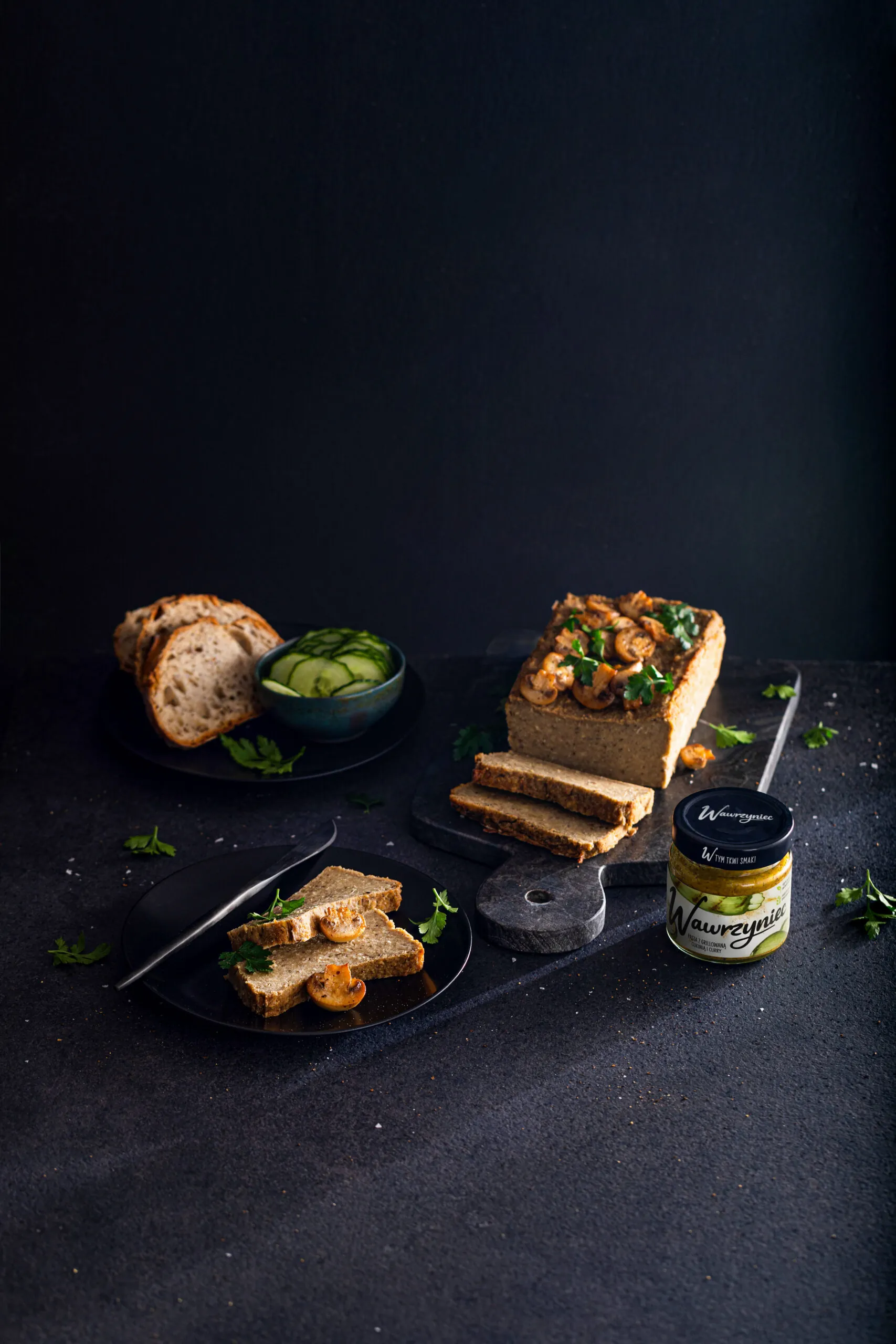 Pieczony pasztet z kaszy z pastą Wawrzyniec z grillowaną cukinią z curry