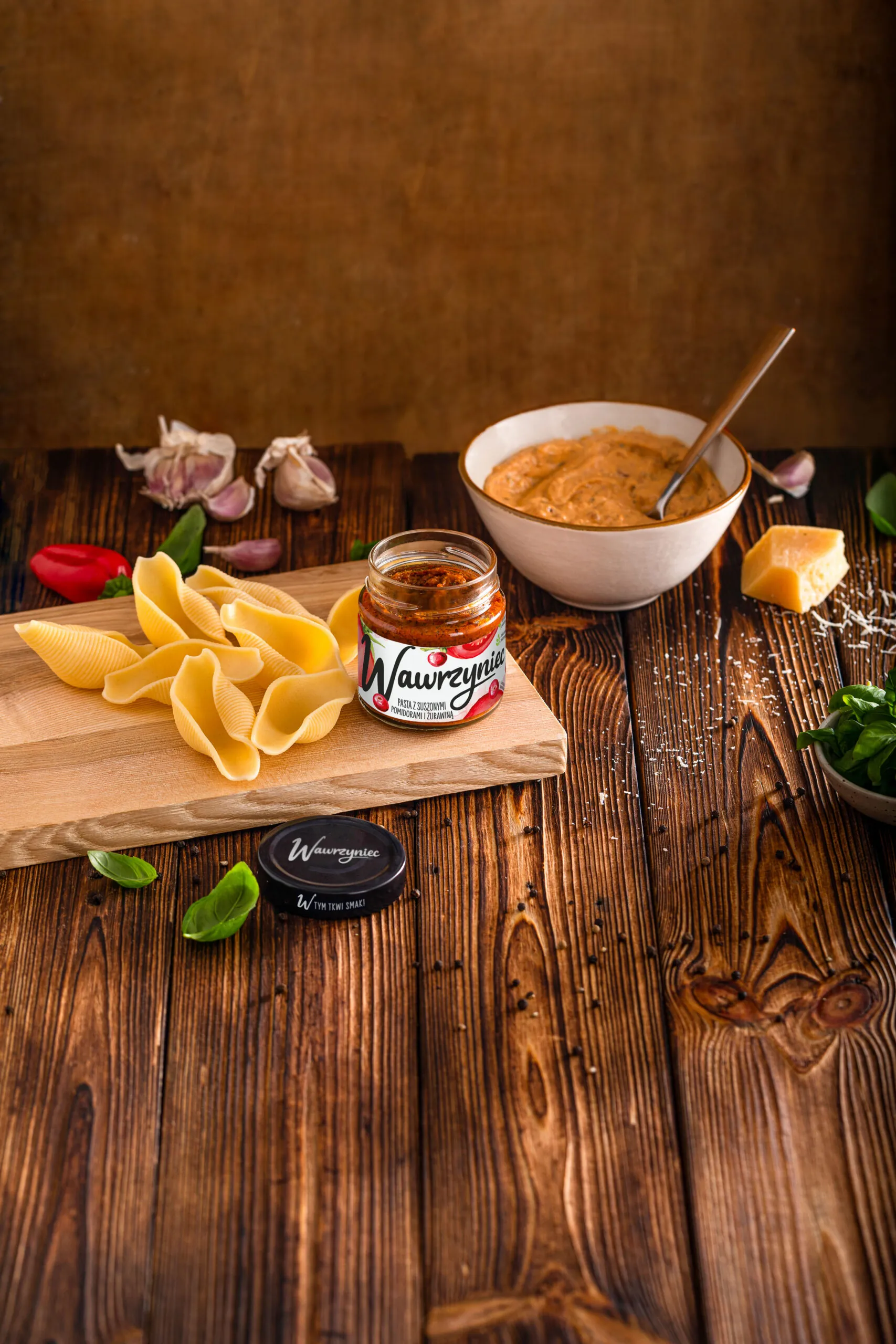 Muszle z ricottą, pasta Wawrzyniec z suszonych pomidorów i żurawiną w sosie pomidorowym z bazylią