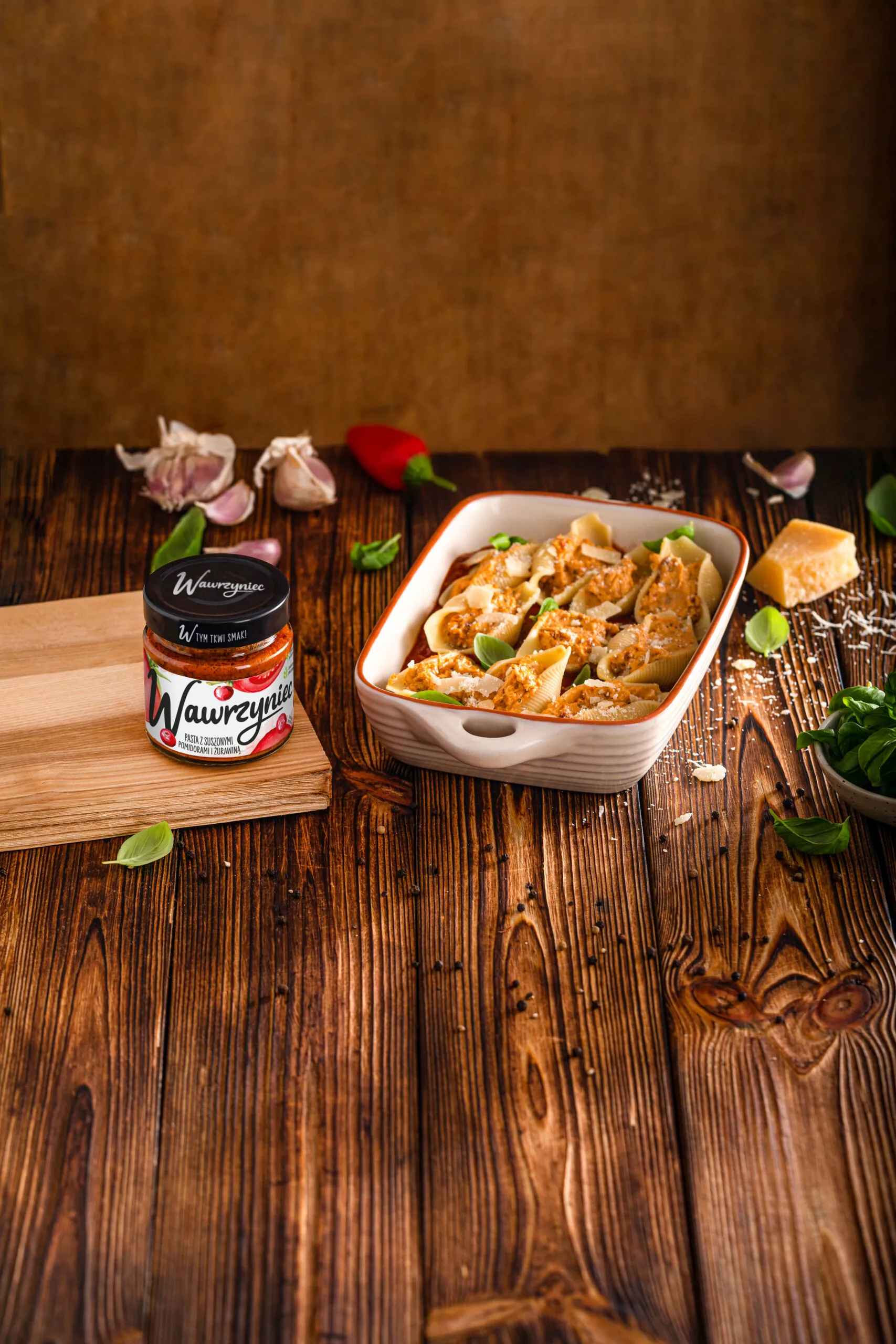 Muszle z ricottą, pasta Wawrzyniec z suszonych pomidorów i żurawiną w sosie pomidorowym z bazylią